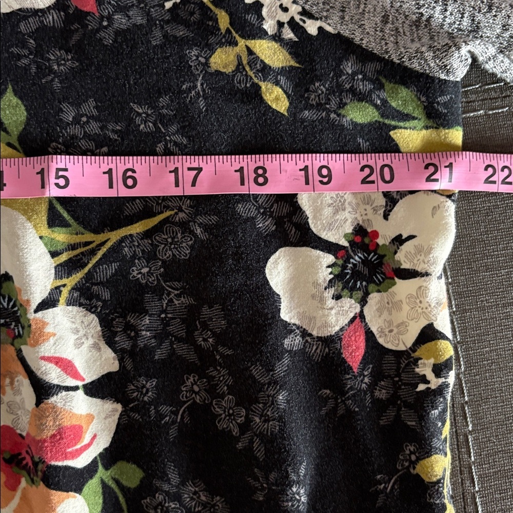 Bundle of Kut and Lucky Brand multicolor Tops with Floral Accents. L - Picture 8 of 13